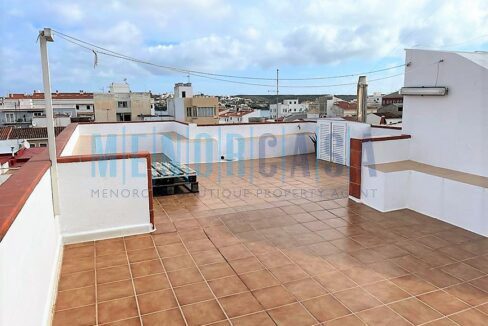 apartment-with-large-roof-terrace-in-es-castell