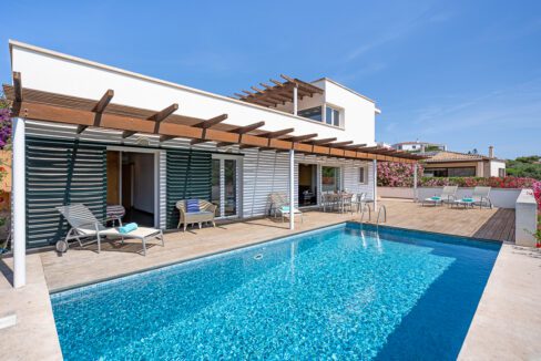 detached-villa-with-pool-in-cala-llonga